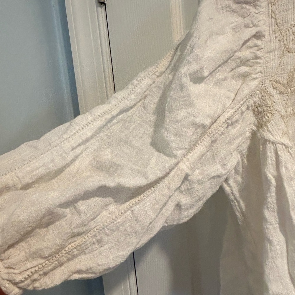 House of Harlow White lightweight 3/4 length sleeve cream accent Like New Small - Picture 2 of 6